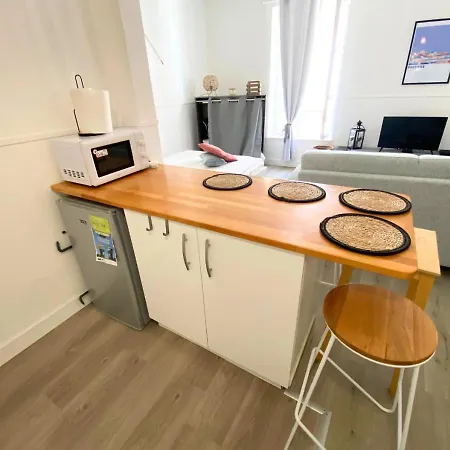 Le Clain- Cathedrale -la Conciergerie 公寓